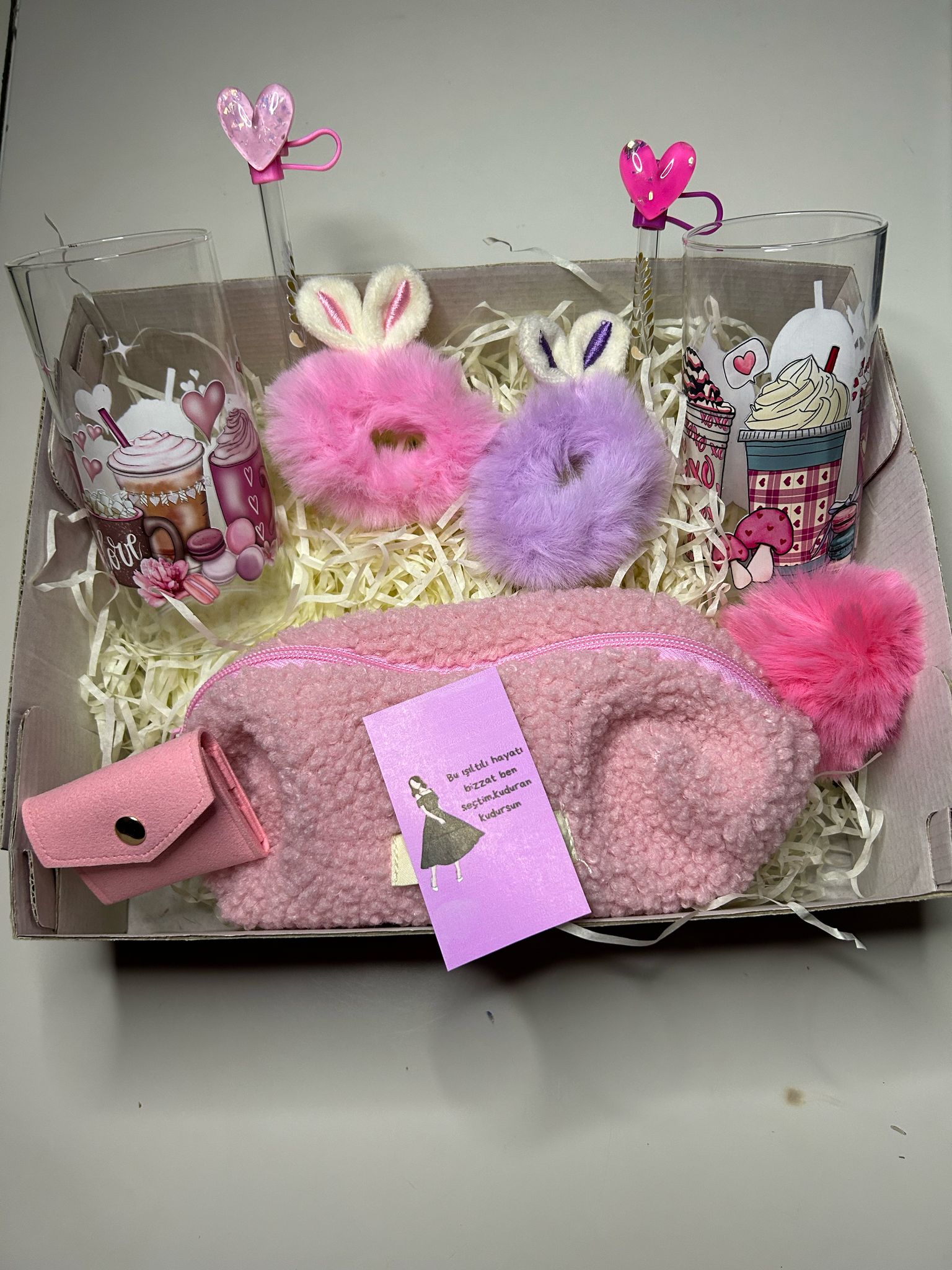 ŞEKER TADINDA BARDAKLI KUTU