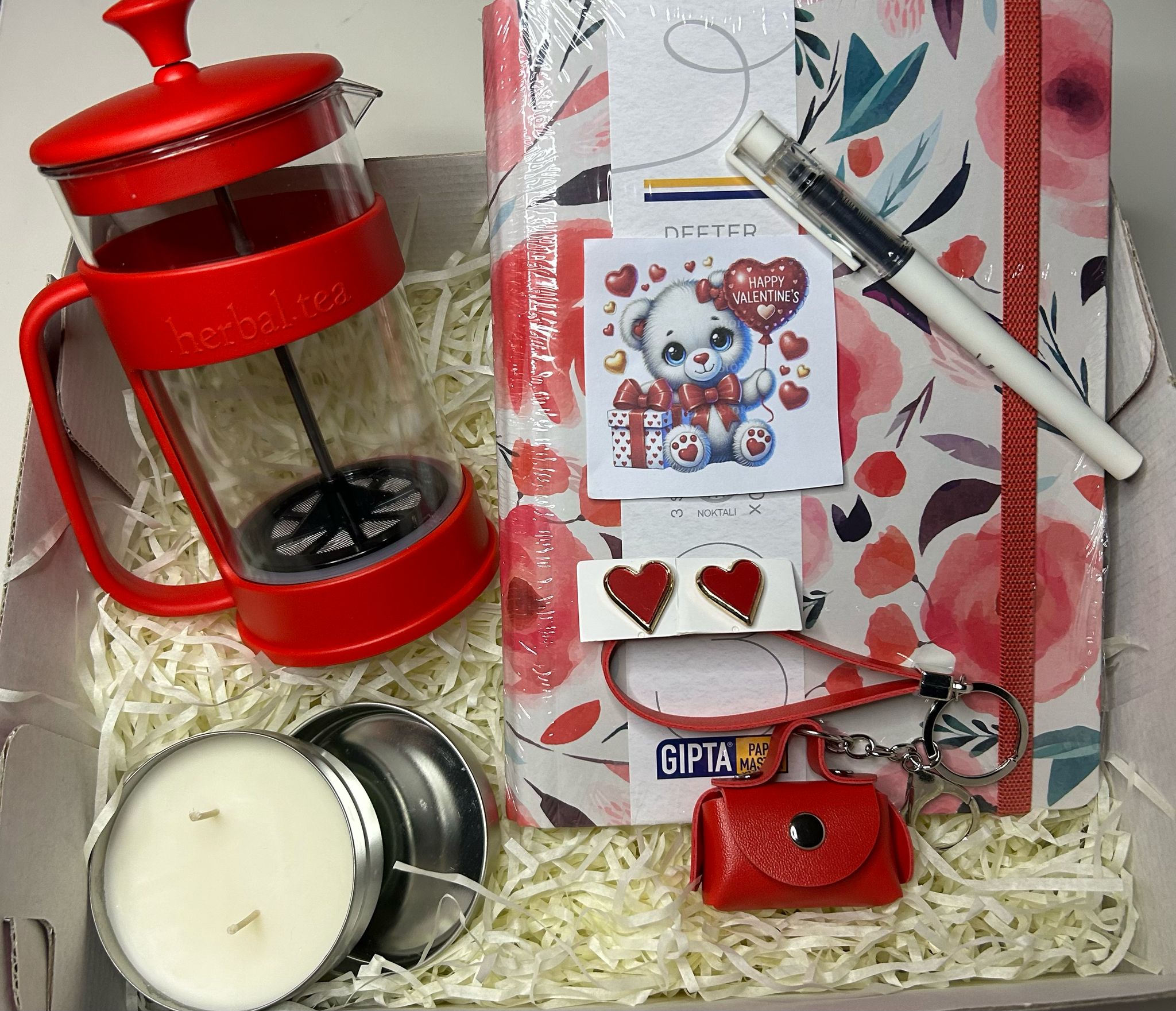 kırmızı şıklığı hediye kutusu