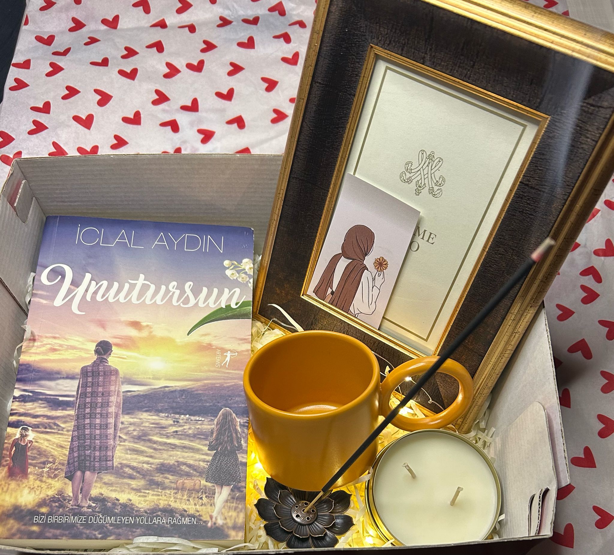 KADINLAR GÜNÜ NE ÖZEL SADE VE ŞIK HEDİYE KUTUSU